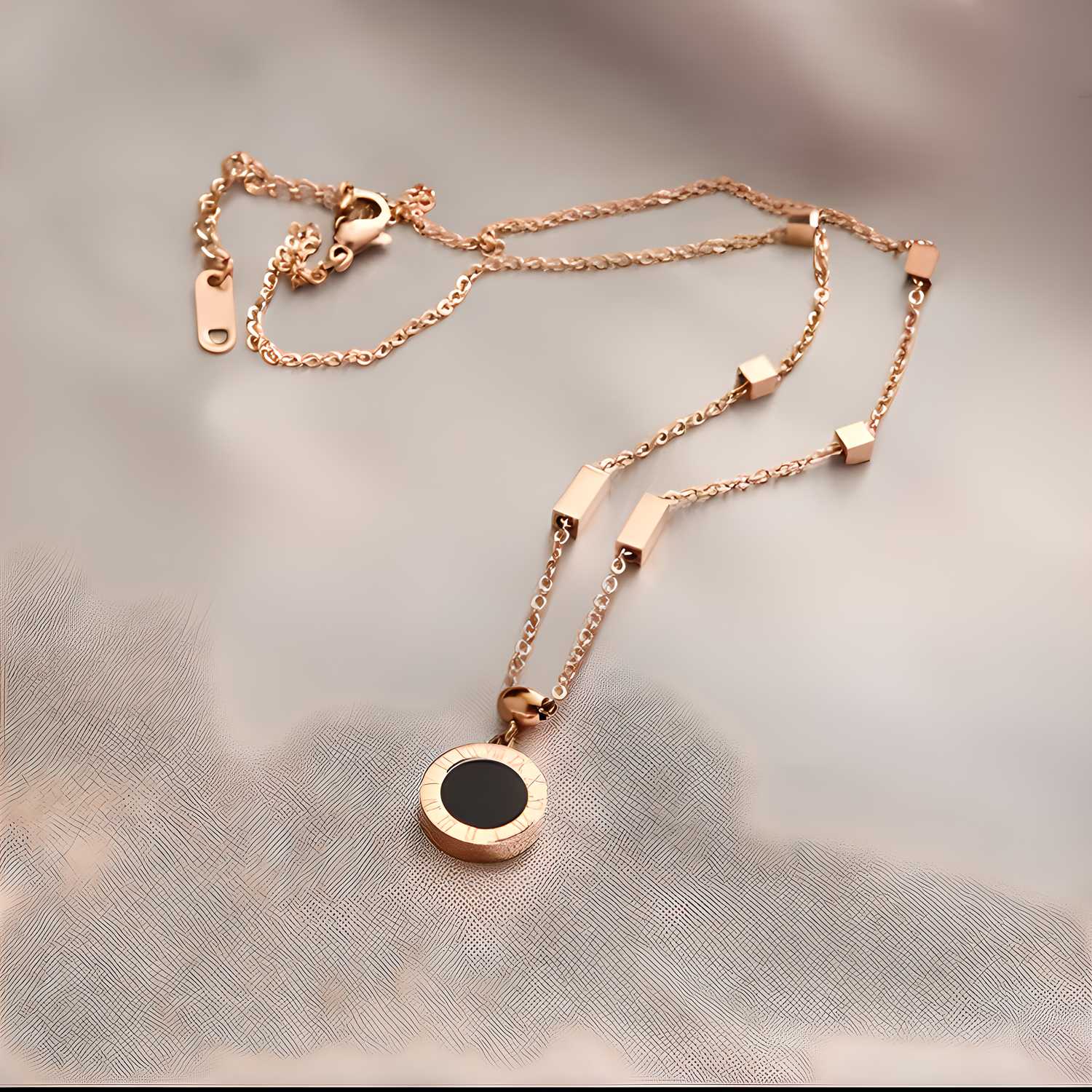 Rose Gold Round Necklace